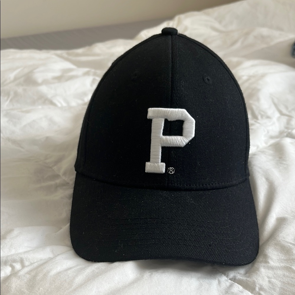Black Baseball Cap with White 'P' Logo